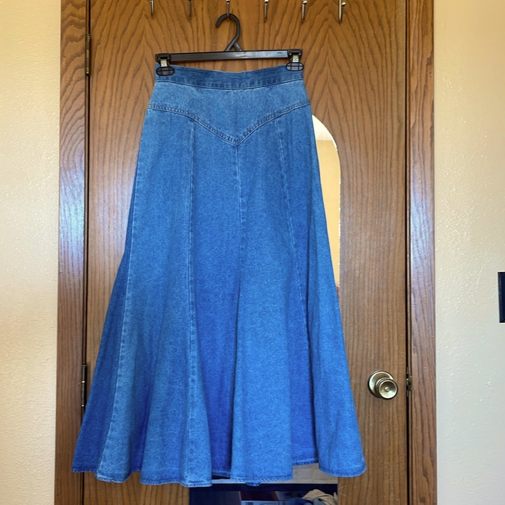 Vintage denim maxi skirt, western style with yoke and full skirt. Size 9/10